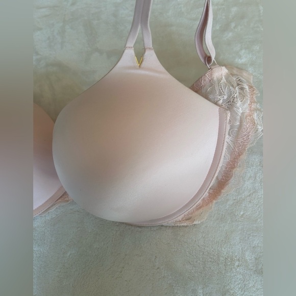 Victoria’s Secret Very Sexy Push-up Lace Trimmed Bra - Picture 2 of 5